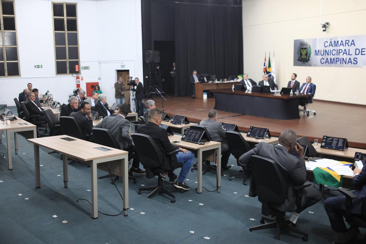 Vereadores participam de sessão da Câmara de Campinas: Legislativo terá uma fatia de 1,2% da receita líquida prevista no Orçamento, de R$ 8,9 bilhões, em emendas (Kamá Ribeiro)
