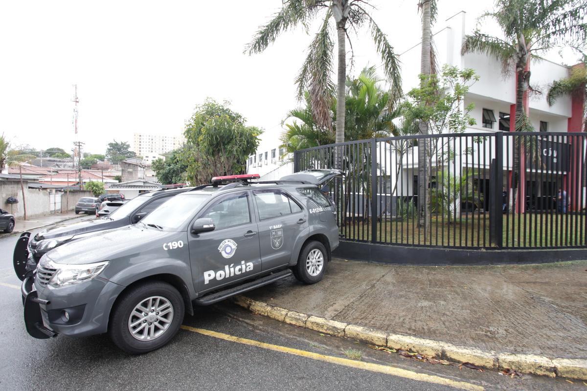 Os policiais localizaram o carro, um Hyundai i30, na garagem de uma casa (Rodrigo Zanotto)