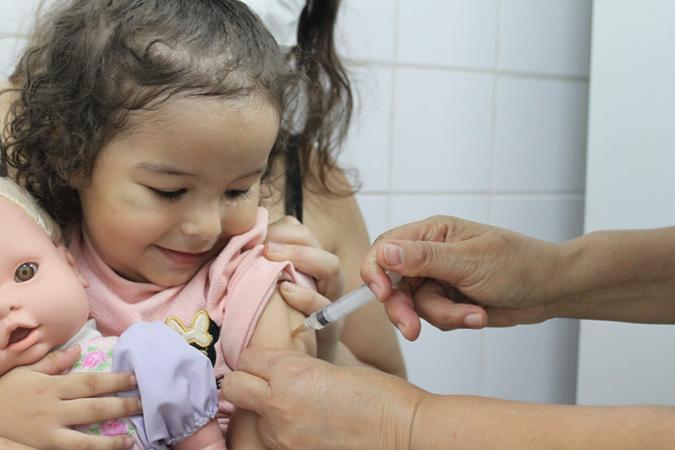 "Proteja os seus filhos contra a pólio e outras moléstias graves. Atenda aos apelos do governo federal e da Prefeitura de Campinas" (Eduardo Lopes)