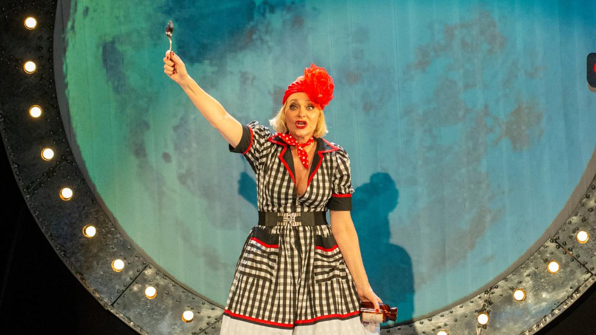 Completando 30 anos de carreira, a atriz carioca Alexandra Richter, que agora mora em Campinas, promete arrancar muitas risadas da plateia do Teatro Oficina do Estudante Iguatemi neste fim de semana (Dalton Valério)