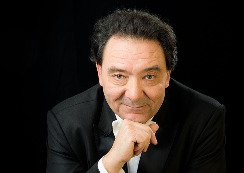 O maestro Alessandro Sangiorgi é o regente convidado deste sábado (Divulgação)