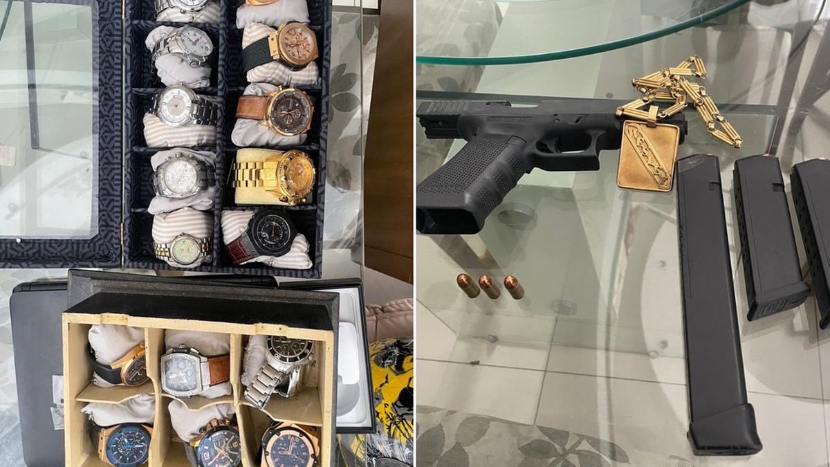 Dezesseis relógios de luxo, um medalhão de ouro, uma pistola 9mm, munições, uma CNH falsa e dois veículos foram apreendidos durante a operação (Divulgação)