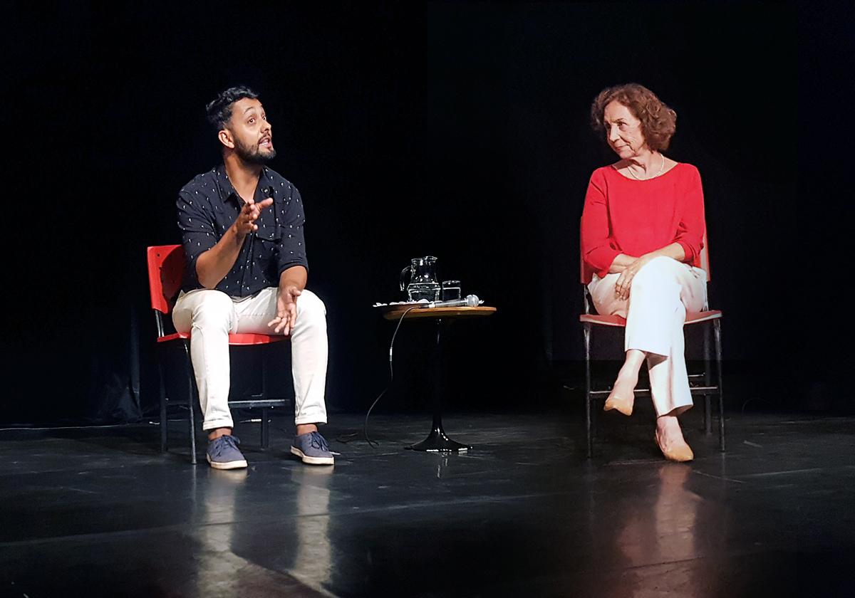 Tiago Goulart e Dôra Guimarães: atividade estimula a leitura das obras do autor mineiro (Marta Leandro)