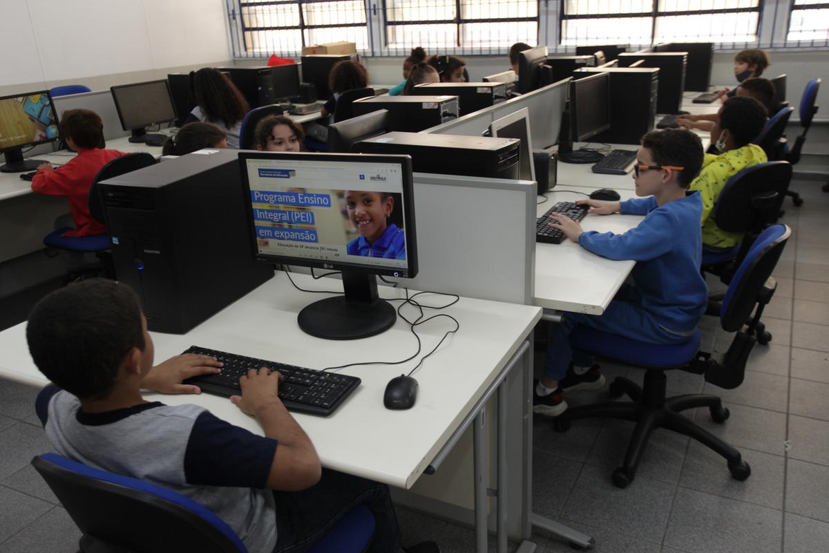 A tecnologia veio para ficar, entretanto, as condições de acessibilidade a ela devem ser garantidas aos estudantes de quaisquer regiões do país, tornando a educação inclusiva um recurso possível para todos os brasileiros (Rodrigo Zanotto)
