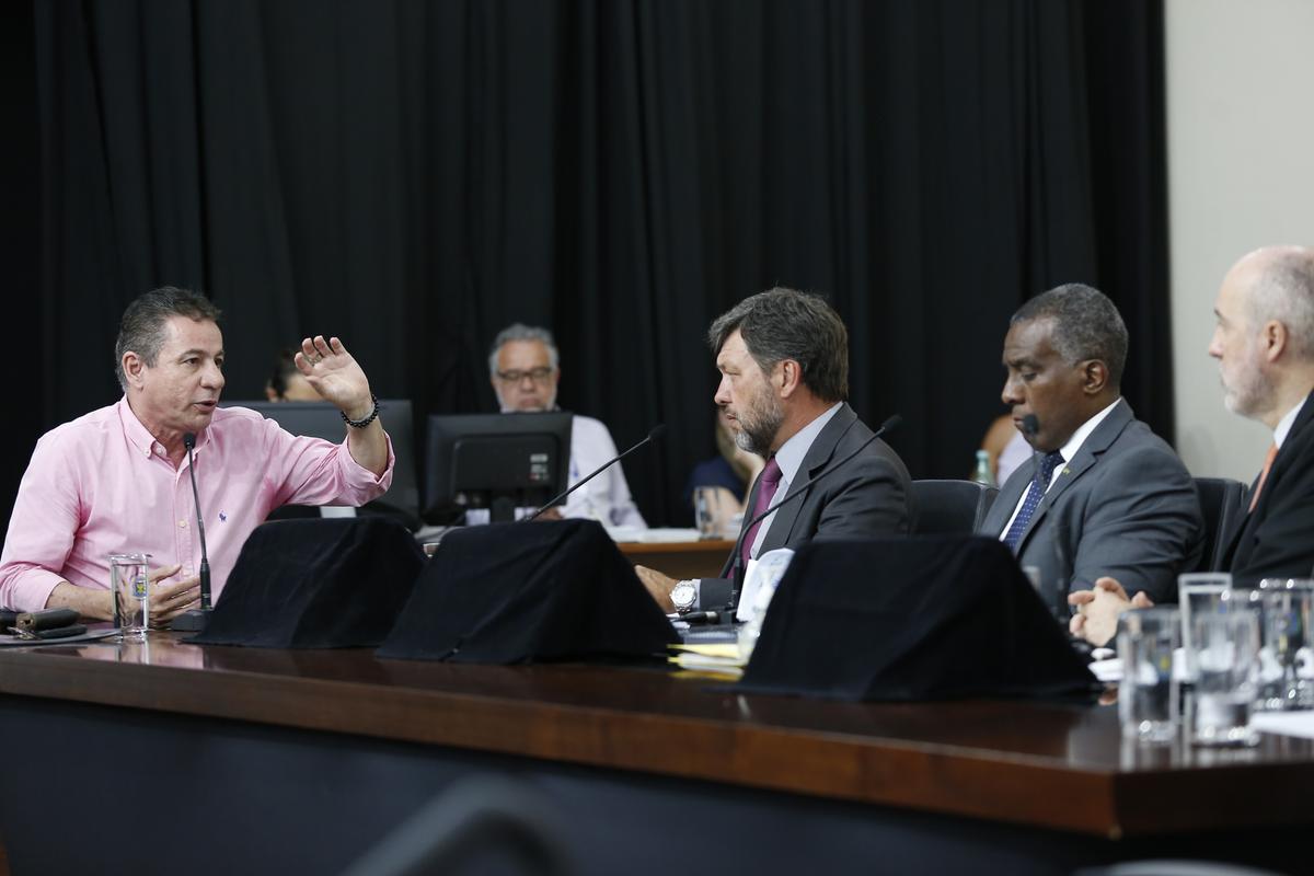 Em depoimento à CPI da Câmara ontem, o ex-pregoeiro Jorge Luiz Brasco contestou que o Grupo Mais tenha sido inabilitado injustamente, mas sim porque atestados emitidos pela empresa não condiziam com a verdade (Gustavo Tilio)