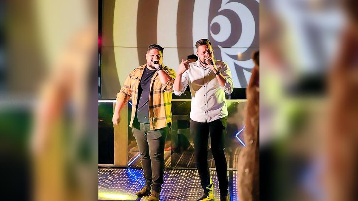 A dupla Nando e Rogério coloca o ponto final no evento, no domingo (Reprodução Instagram)