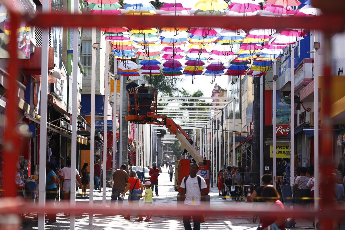 Calçadão da Rua 13 de Maio no Centro de Campinas ganha um novo visual, mais alegre e festivo para o Natal (Gustavo Tilio)