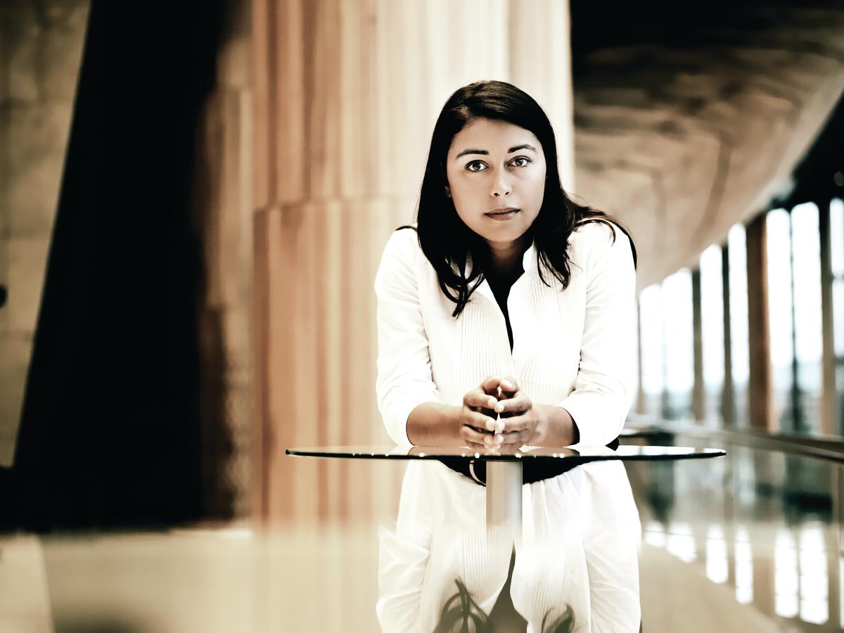 A pianista Juliana Steinbach é uma das convidadas da OSMC para os concertos deste fim de semana, quando tocará obra de Maurice Ravel (Divulgação)