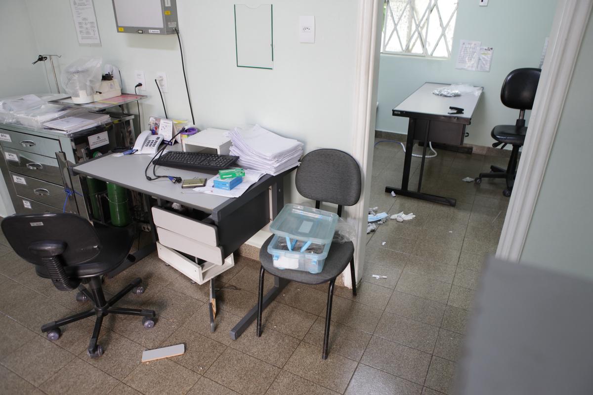 Uma das salas do Hospital Maternidade de Campinas toda revirada pelos bandidos que invadiram a unidade (Zanotto)