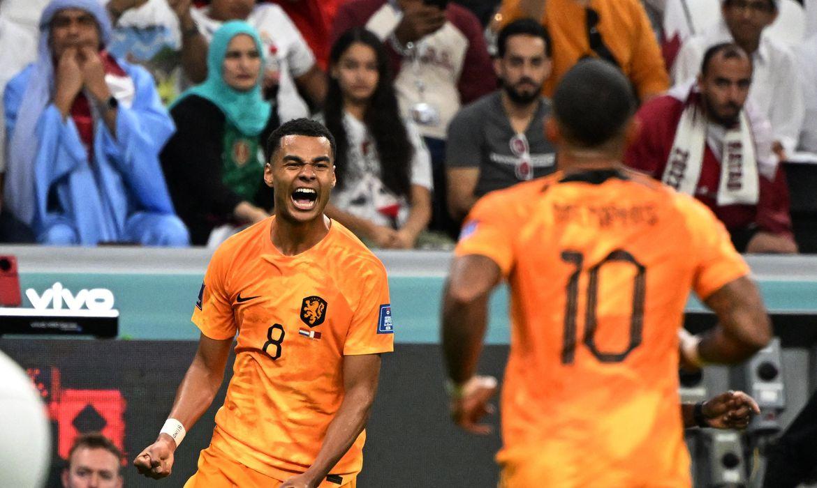 Gakpo e Frenkie De Jong garantiram o triunfo da seleção europeia (Reuters/ Alberto Lingria)