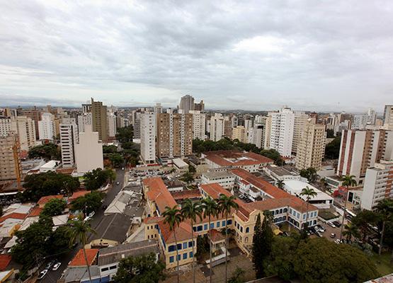 Campinas com o céu nublado (Carlos Bassan)