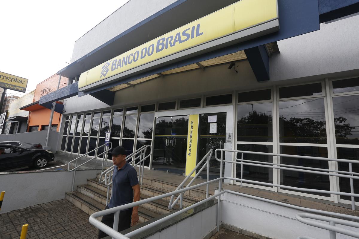 Fachada da agência do BB, no Jd. do Trevo, atacada pela quadrilha anteontem, no dia do jogo do Brasil na Copa (Gustavo ´Tilio)