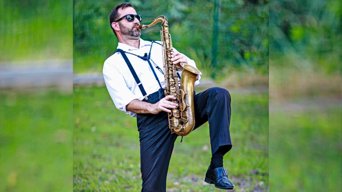 A composição do saxofonista Marcelo Louback foi gravada pelo Instituto Anelo e acaba de vencer o "Festival de Música 100 anos de Rádio no Brasil", com mais de mil inscritos (Edis Cruz)