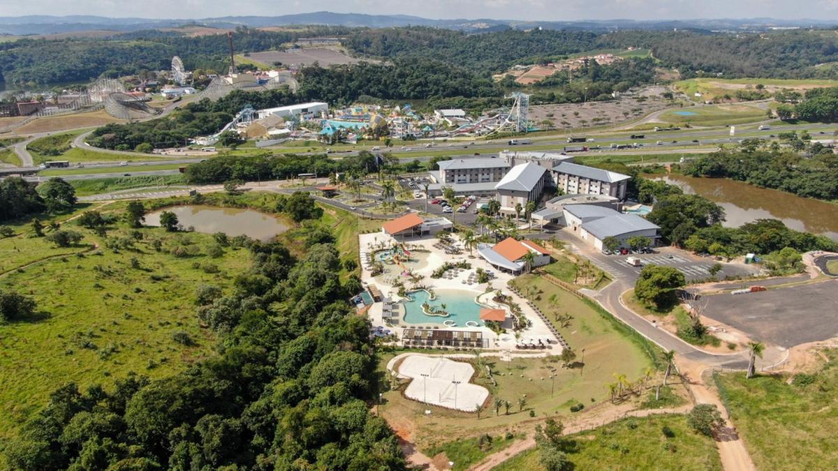 Vista aérea do Cyan Resort: complexo de lazer situado às margens da Rodovia dos Bandeirantes tem como vizinhos dois parques temáticos e um shopping (Divulgação)