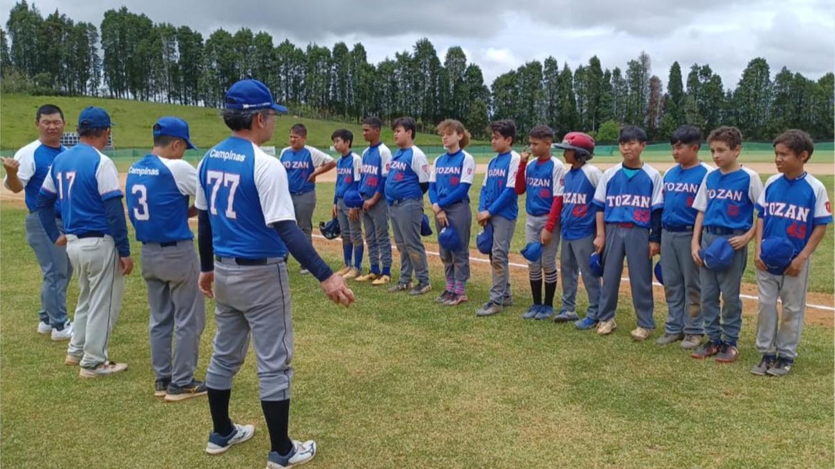 Tacada certeira: jovens da periferia pegam gosto pelo esporte, paixão japonesa, com excelente base na Colônia Tozan, que ganha força no Brasil (Divulgação)