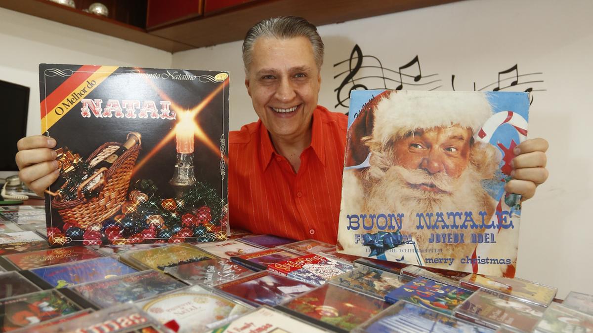 Colecionador de Campinas mantém raro acervo com álbuns de canções natalinas