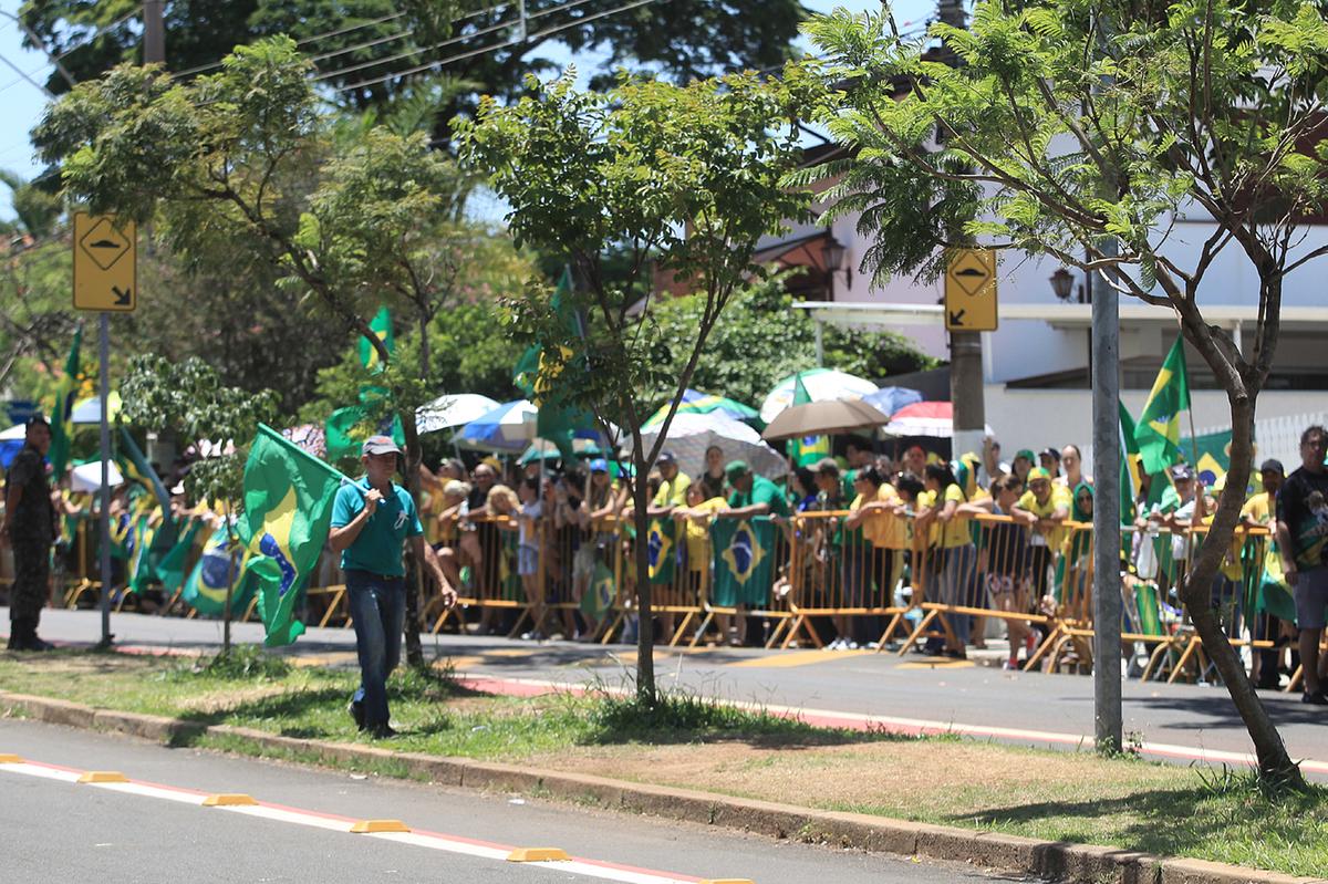 Manifestantes põem à prova a resistência de um ideal (Divulgação)