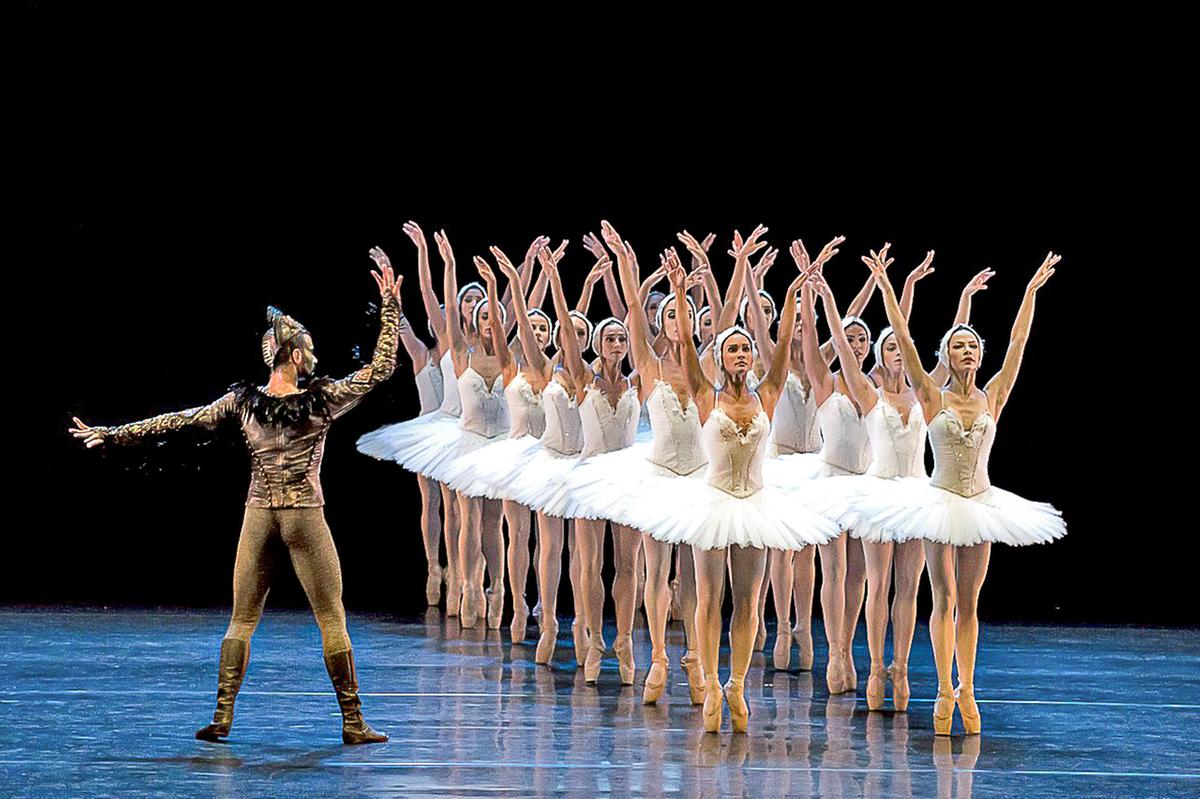 O clássico ballet “O Lago dos Cisnes” é atração que poderá ser vista gratuitamente nos próximos dias na plataforma #CulturaEmCasa (Divulgação)