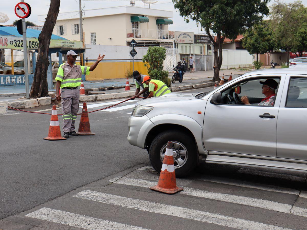 Agentes da Mobilidade Urbana monitoram e orientam o trânsito no local (Divulgação/ Arquivo PMC)