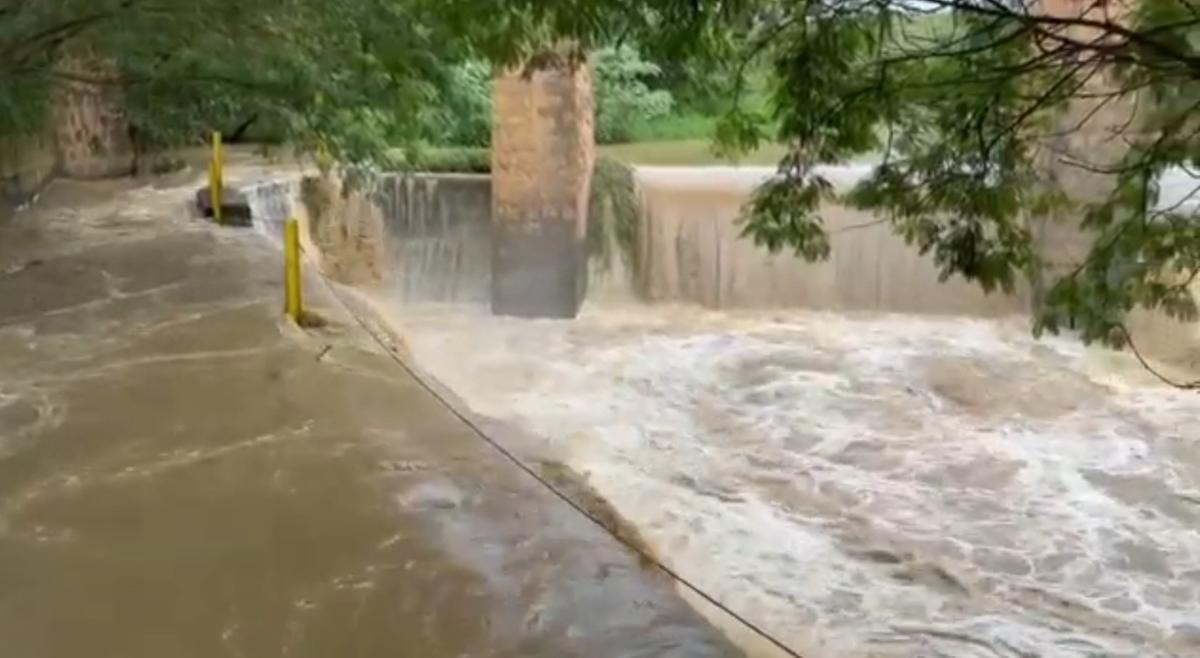 Comportas da Barragem Leopoldina estão abertas 100% em sua totalidade desde o último dia 1° de dezembro (Divulgação)