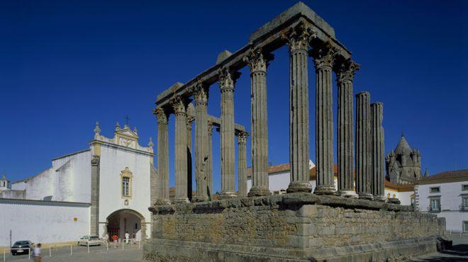 Templo Romano de Évora: um dos cartões postais da cidade portuguesa que será a Capital Europeia da Cultura em 2027 (Divulgação)