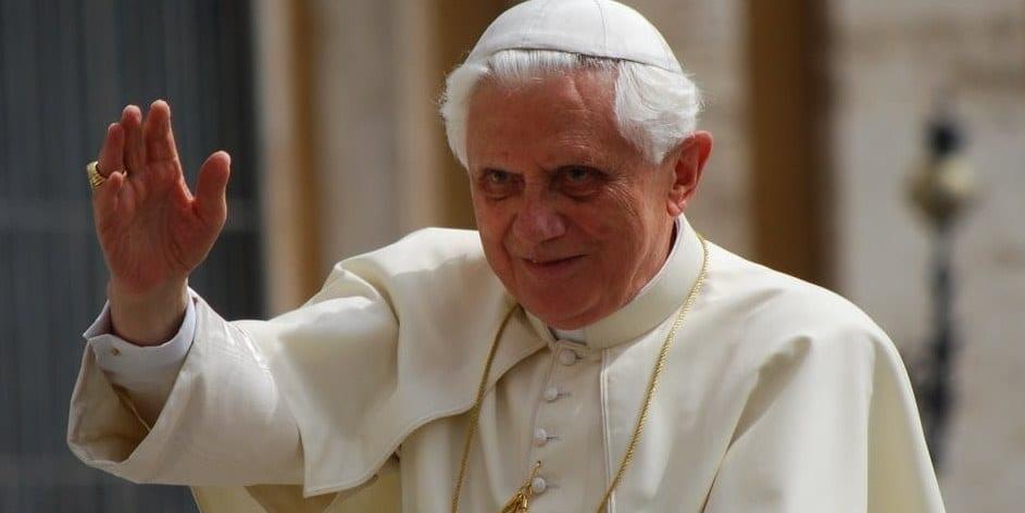 O velório de Bento XVI começará na segunda-feira, 2, na basílica do Vaticano. Francisco celebrará o funeral do papa emérito na quinta-feira, 5, na Praça de São Pedro (Divulgação)