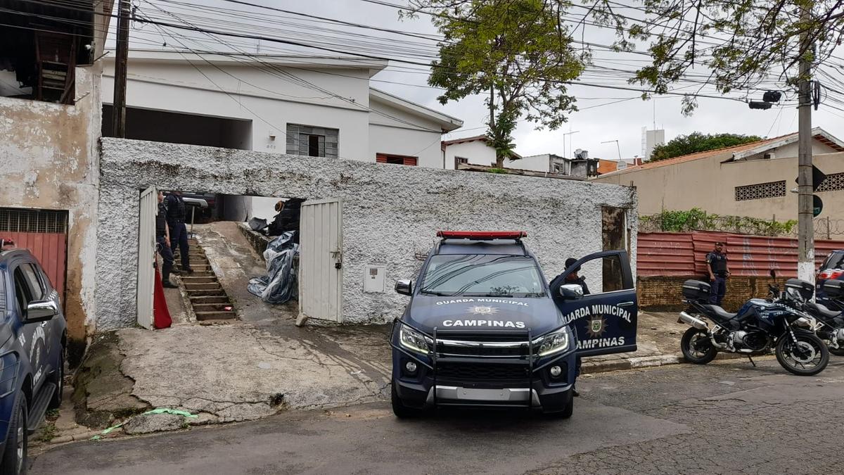 Guardas municipais em ação: cinco pessoas detidas, uma delas procurada por não ter retornado da saída de fim de ano (Divulgação GM)