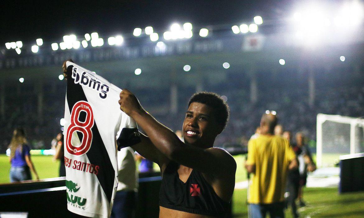 asco confirma ida do jovem volante Andrey Santos para o Chelsea (Daniel Ramalho/ CRVG)