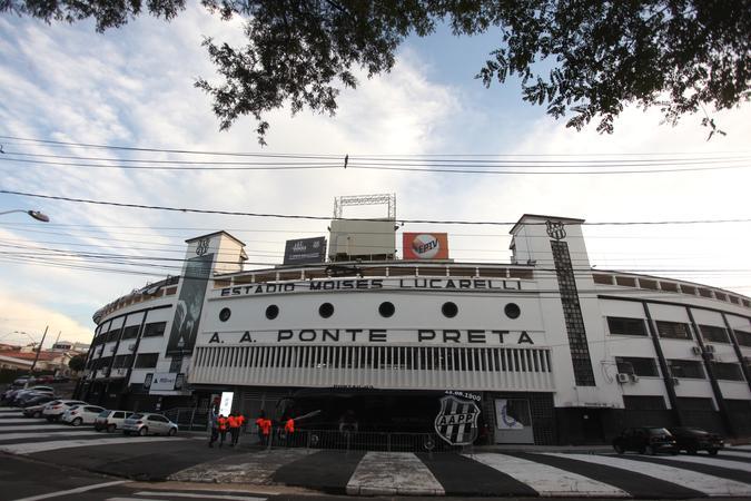 Estádio Moisés Lucarelli (Diogo Zacarias)