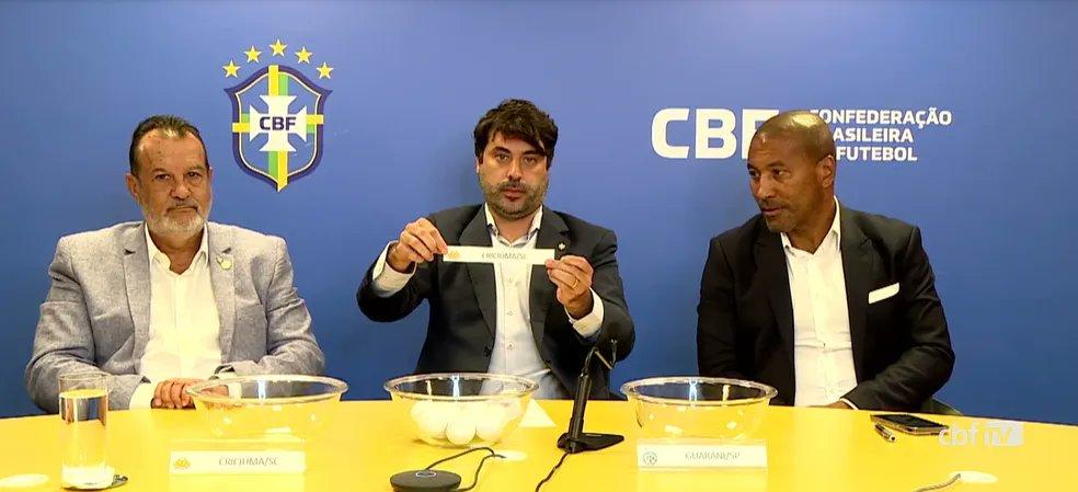 Representantes dos dois times e também das federações estaduais estavam presentes durante o sorteio (Reprodução/ CBF)
