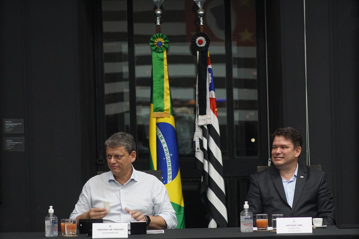 Entre os integrantes da comitiva liderada pelo governador Tarcísio de Freitas em Davos está o secretário-chefe da Casa Civil, Arthur Lima (Rogério Cassimiro/Governo do Estado de SP)