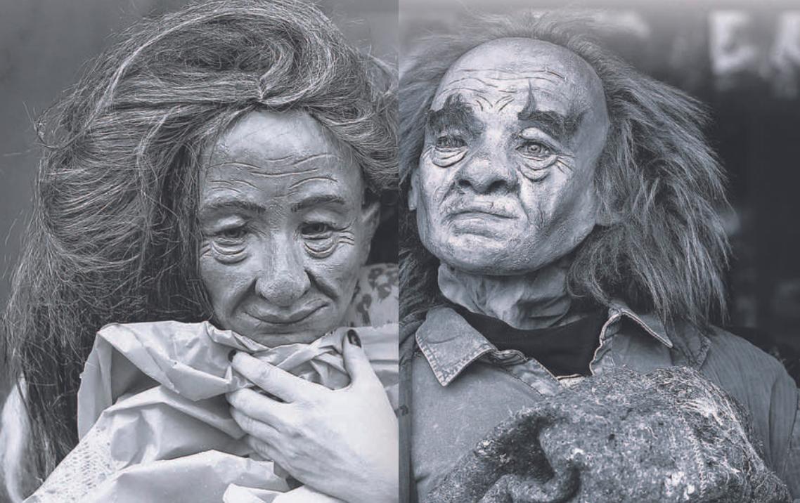 Atrizes emprestam suas pernas para dar vida a bonecos realistas na performance que reflete sobre a situação dos moradores de rua (Ricardo Lima)