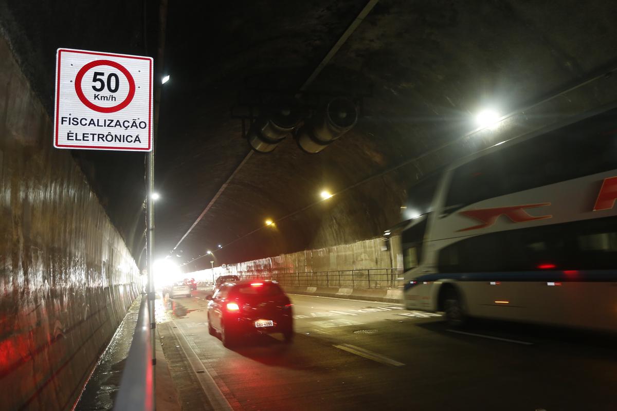 Segundo a Emdec, em média, 27 mil veículos passam pelo Complexo Viário Túnel Joá Penteado diariamente, em ambos os sentidos: local terá reforço da sinalização (Gustavo Tilio)