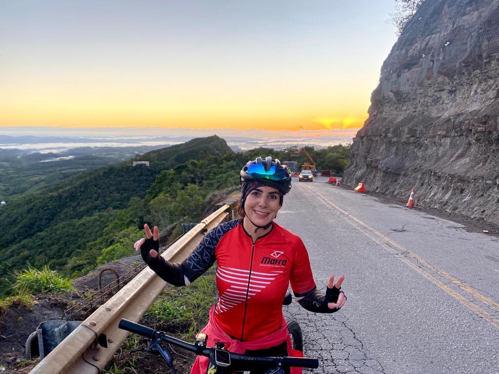 Viviane Ferreira Santos já encarou diversas aventuras e adversidades pedalando no Brasil e agora está pronta para experiências internacionais (Arquivo pessoal)