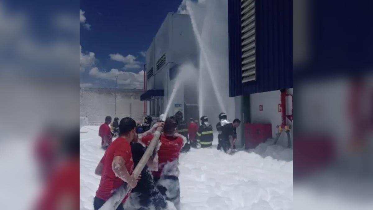 Ao menos sete viaturas do Corpo de Bombeiros foram mobilizadas para atender à ocorrência (Defesa Civil de Vinhedo)