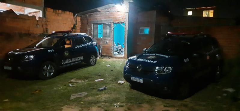Equipes encontram peças e duas carcaças de carros (Divulgação)
