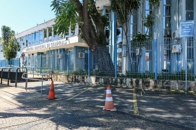 Por medida de precaução, Câmara interdita área de vagas de estacionamento de visitantes (Divulgação/ Câmara Municipal de Campinas)