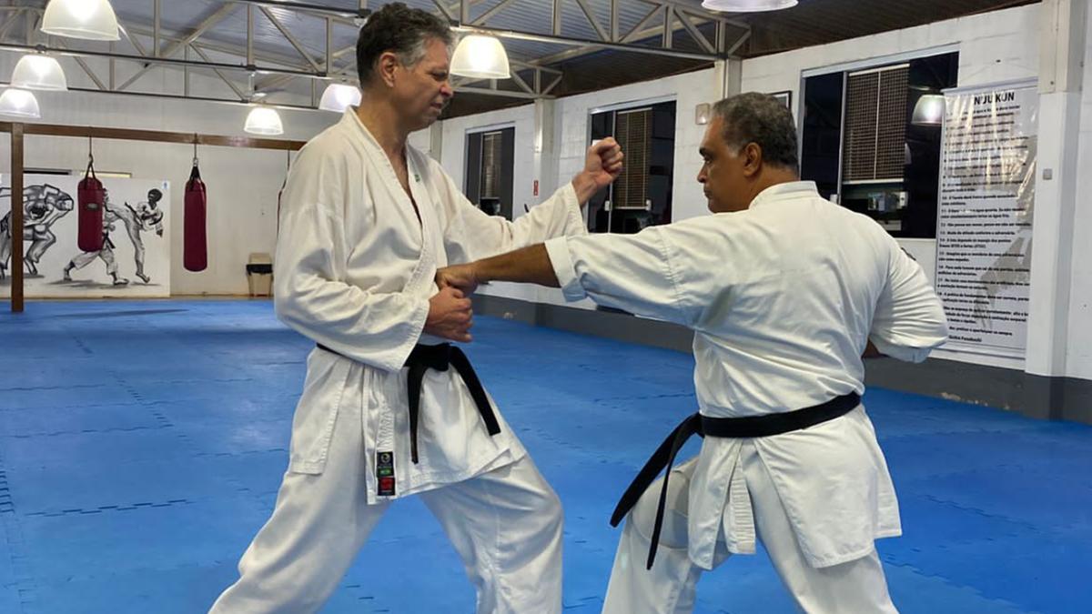 O karatê faz parte da vida de Edvaldo Cavalcante de Arruda há 47 anos, boa parte deles vivido dentro do Círculo Militar de Campinas, cuja academia tem uma área de 220 metros quadrados (Divulgação/ Arquivo)