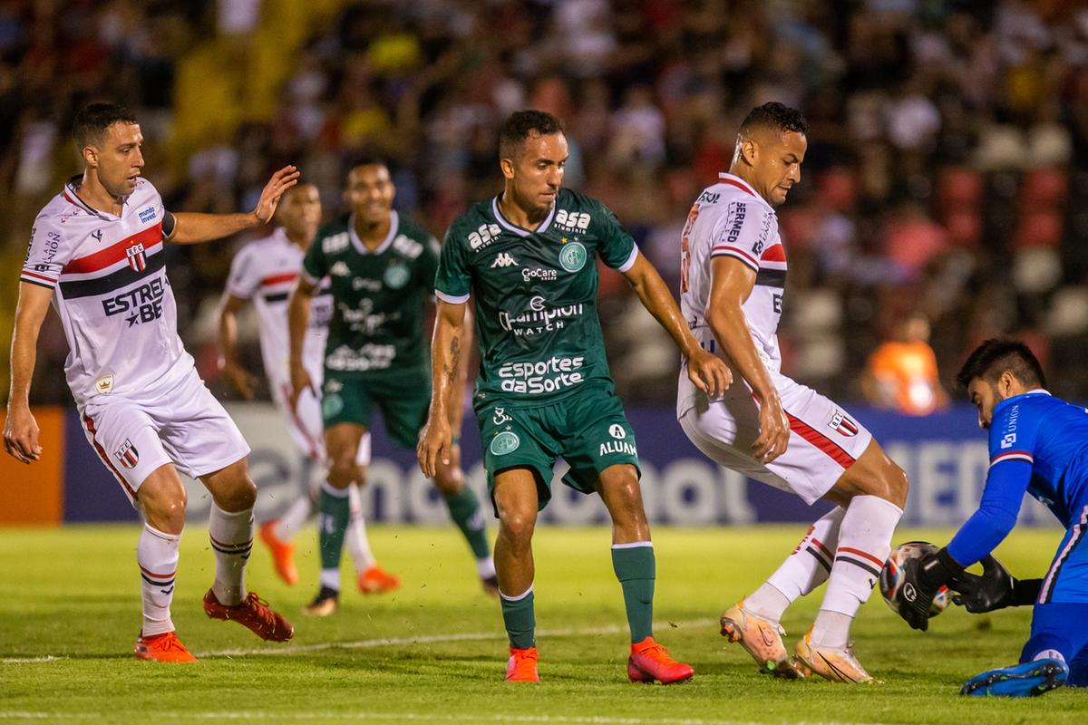 Contra o Botafogo de Ribeirão Preto, o volante Lima foi acionado para fortalecer o sistema defensivo bugrino, que tomou três gols (Thomaz Marostegan/ Guarani FC)