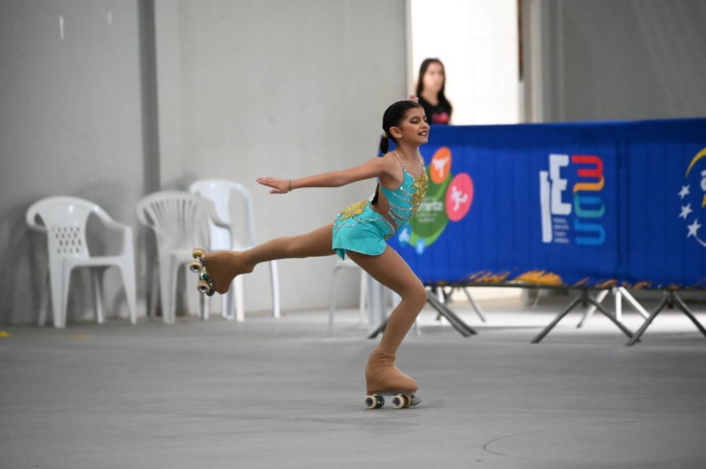 Olívia seguiu os passos da irmã e pratica patinação artística desde os 05 anos de idade (Divulgação)
