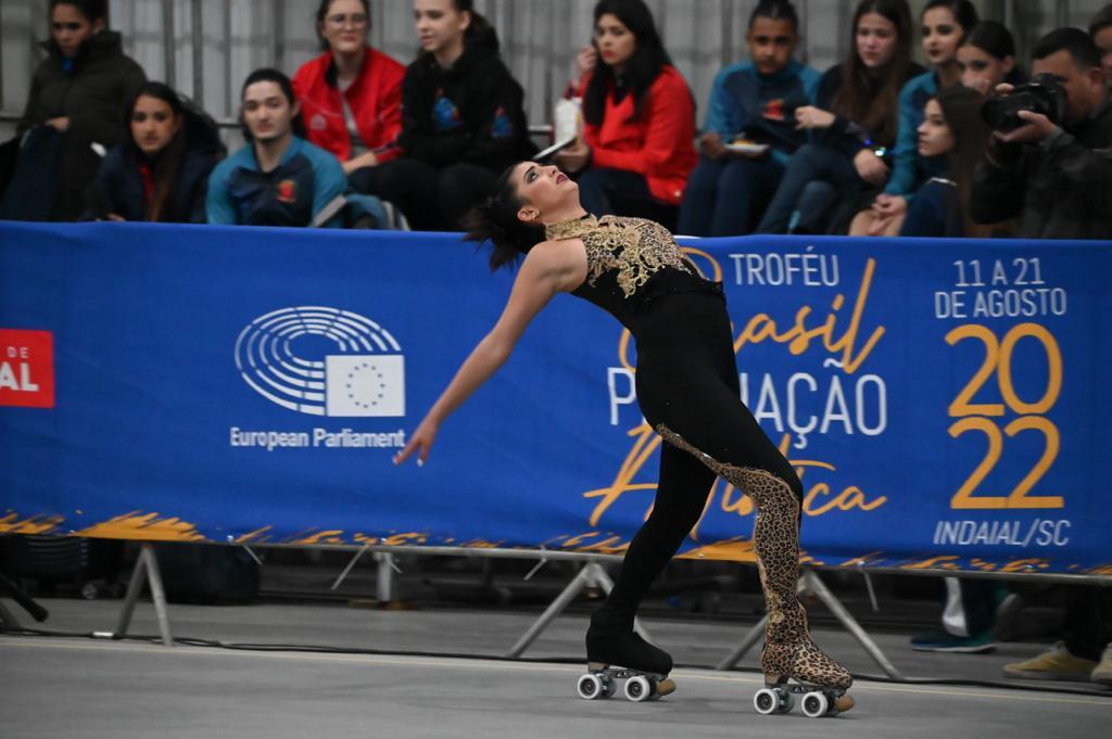 Manuella participou no ano passado do Troféu Brasil de Patinação Artística. Luta agora é para chegar a Seleção Brasileira (Divulgação)