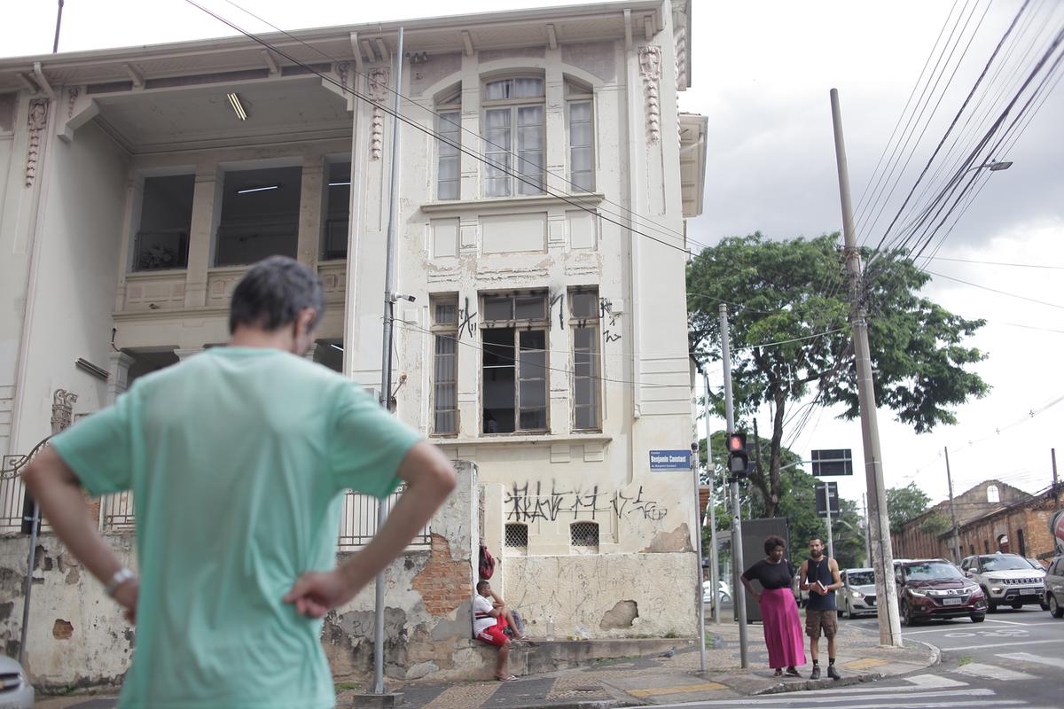 Prédio da Escola Orosimbo Maia: direção acionou a Polícia Militar, que foi ao local fazer a averiguação (Kamá Ribeiro)