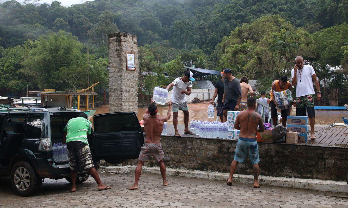 Abastecimento de água é parcialmente restabelecido em São Sebastião (Rovena Rosa/ Agência Brasil)