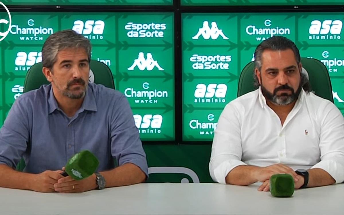 No começo da entrevista, Rodrigo Pastana agradeceu ao técnico Mozart Santos pelos serviços prestados (Reprodução/ TV Guarani)