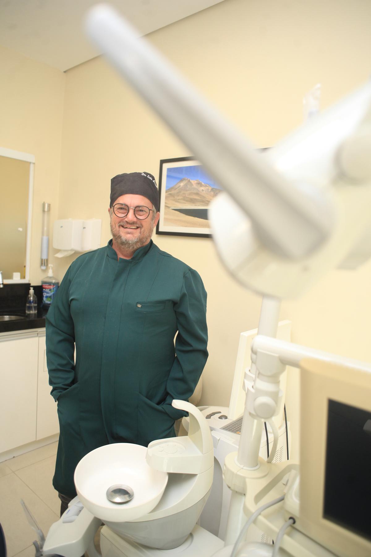 Dentista Luiz Alberto de Aguirre (Kamá Ribeiro)