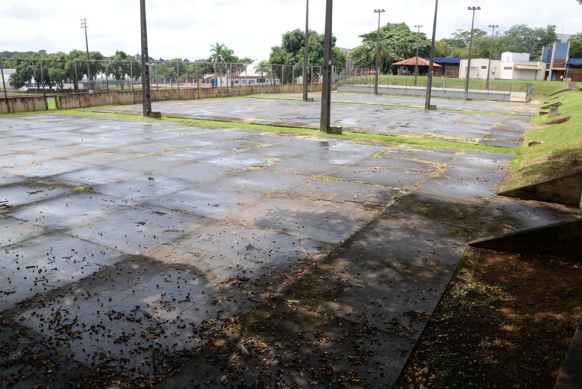 As reclamações são direcionadas às péssimas condições exibidas pelas três quadras (Alessandro Torre)