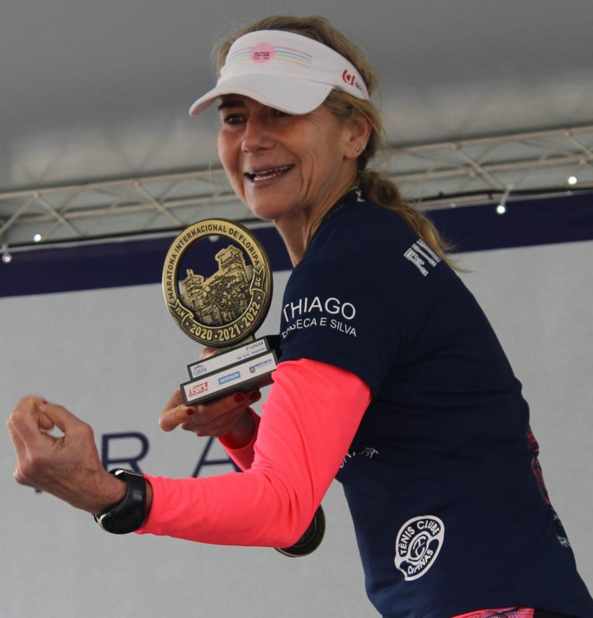 Na Maratona de Florianópolis, Silvinha terminou na segunda colocação dentro de sua faixa etário e alcançou índice para correr em Boston (Arquivo Pessoa)