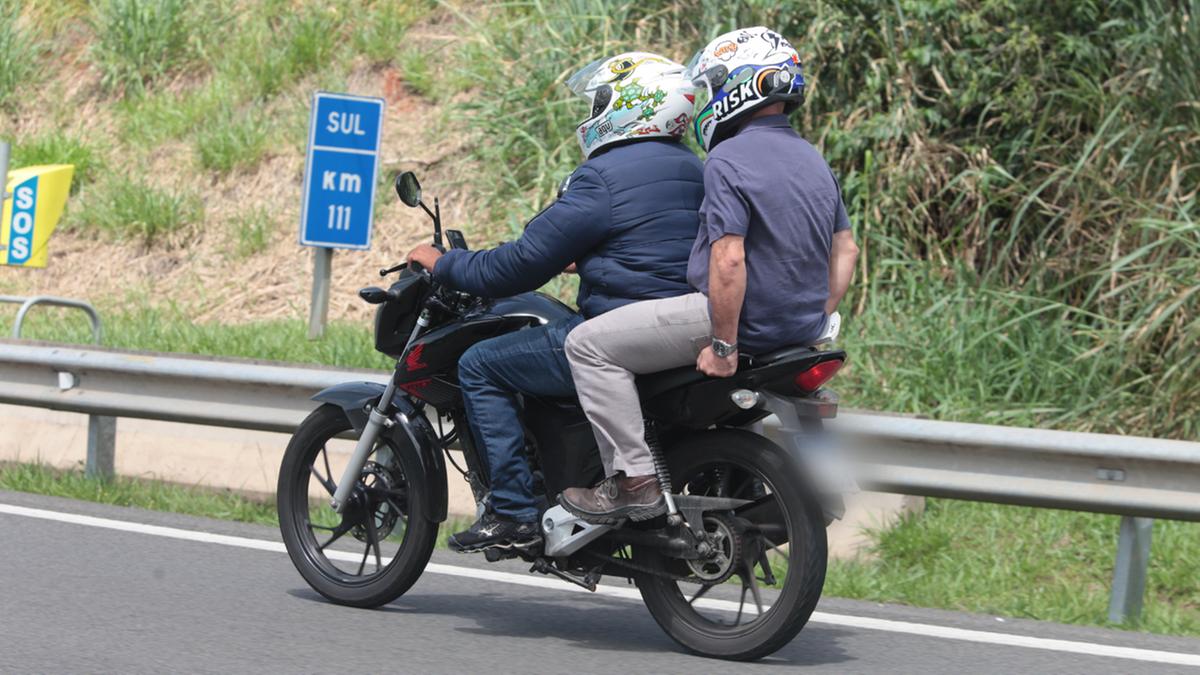 Repórter do Correio Popular usou o serviço de transporte por motocicleta oferecido por aplicativos: apesar dos riscos envolvidos, Emdec não tem combatido a atividade classificada como “clandestina” (Rodrigo Zanotto)
