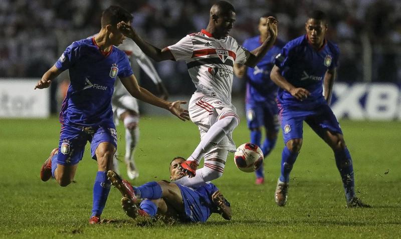 Copinha: São Paulo supera São Caetano por 2 a 1 ( RUBENS CHIRI)