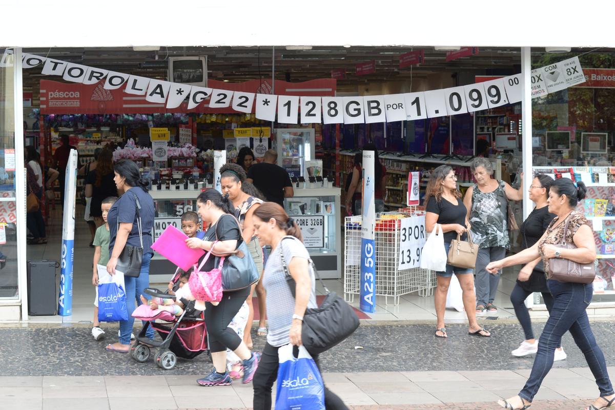 Lojistas no Centro de Campinas destacam promoções com o intuito de atrair clientes para mais uma data comemorativa, desta vez, o Dia Mundial do Consumidor comemorado hoje (Alessandro Torres)